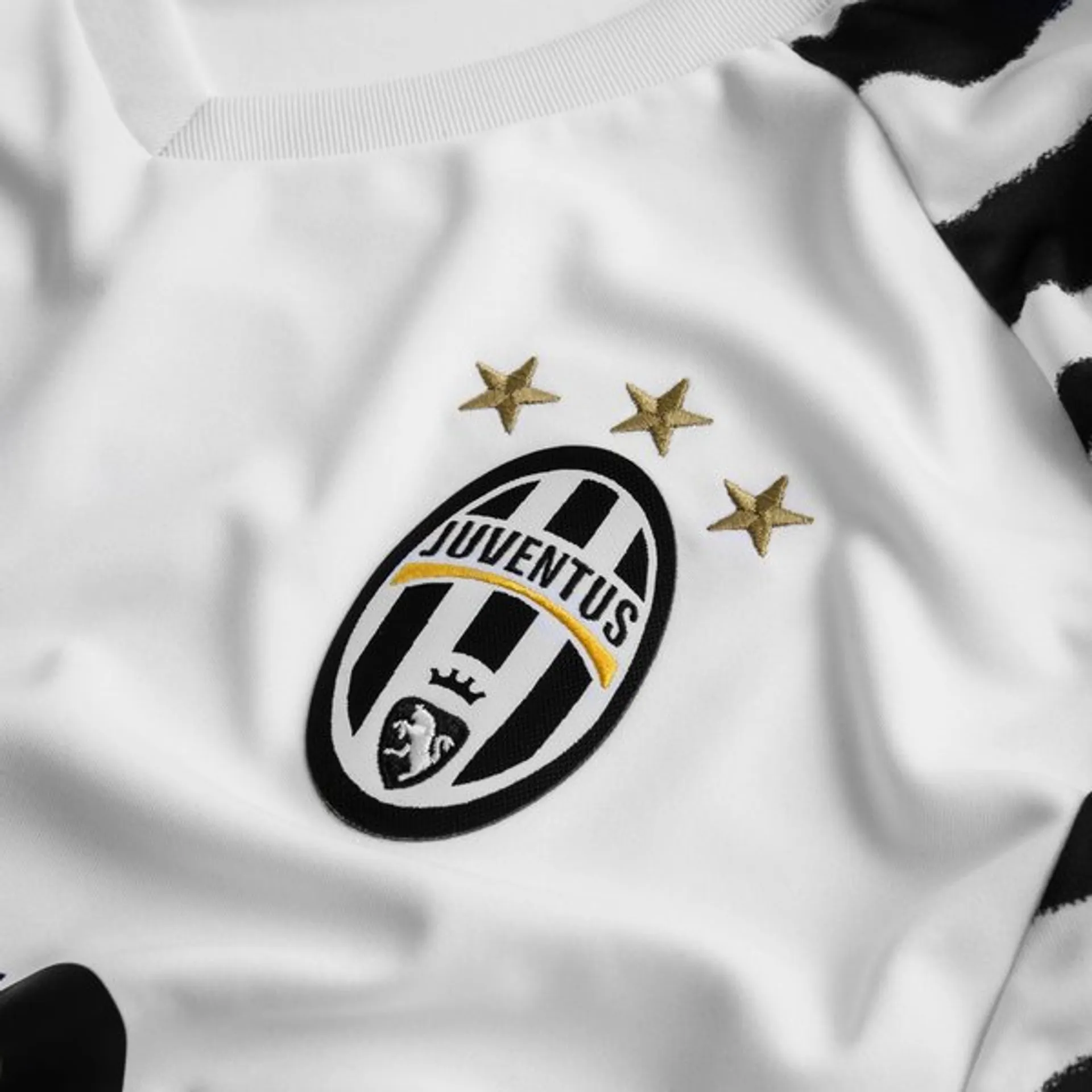 adidas Juventus Youth Third Jersey 2016/17 - Image 2