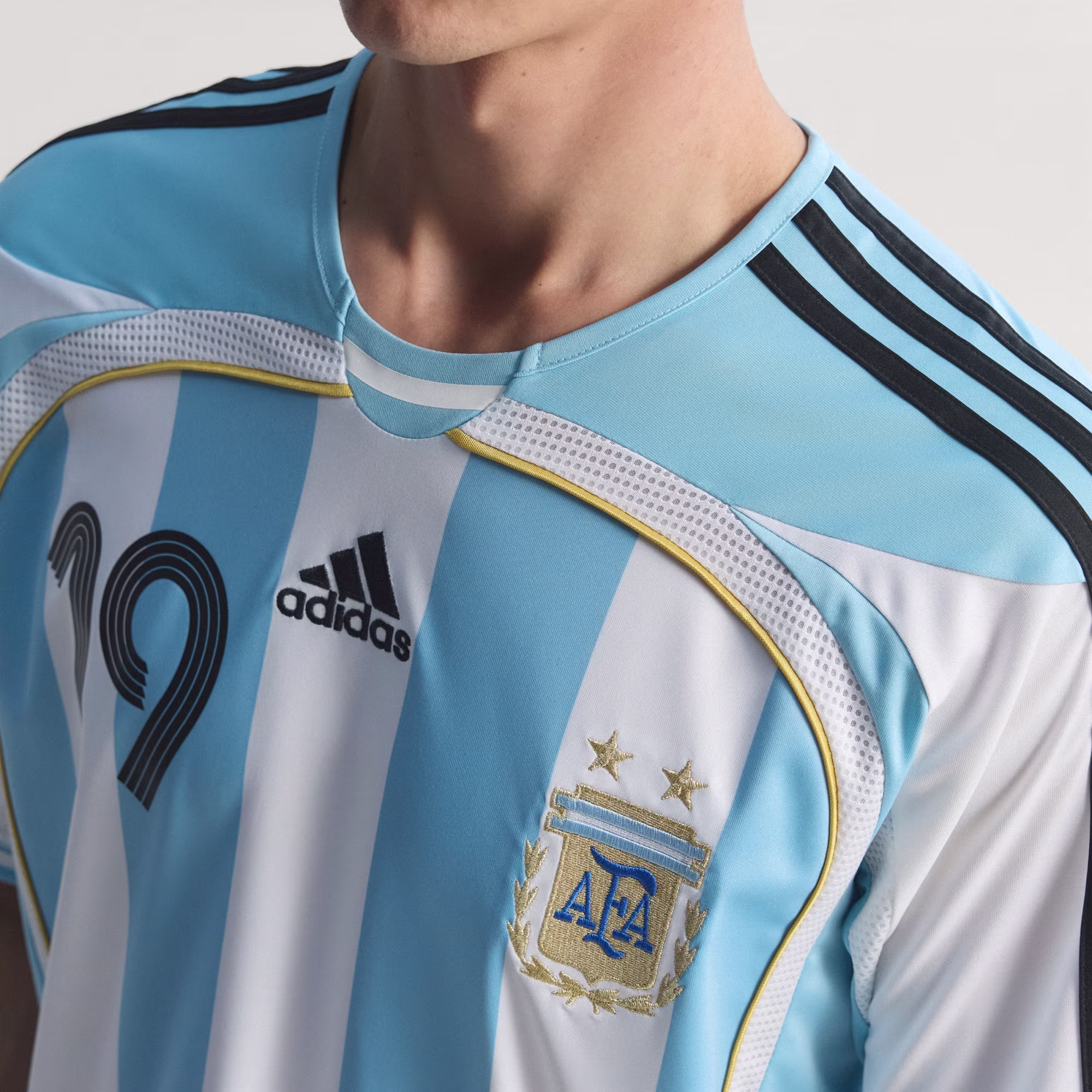 adidas Argentina Men's Home Jersey 2006 Messi #19 - Image 5